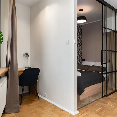 Modern&cozy Garbary With Parking And Balcony By Renters Poznań