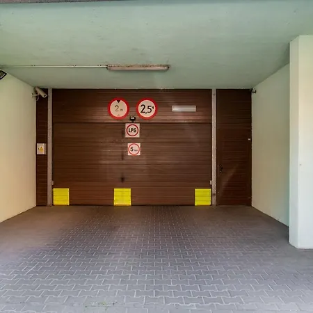 Lägenhet Modern&cozy Garbary With Parking And Balcony By Renters